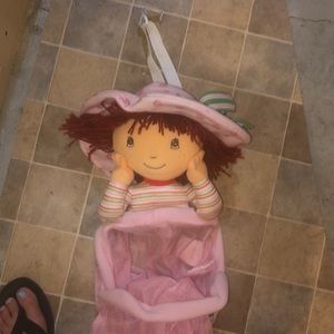 Strawberry shortcake laundry door hanger